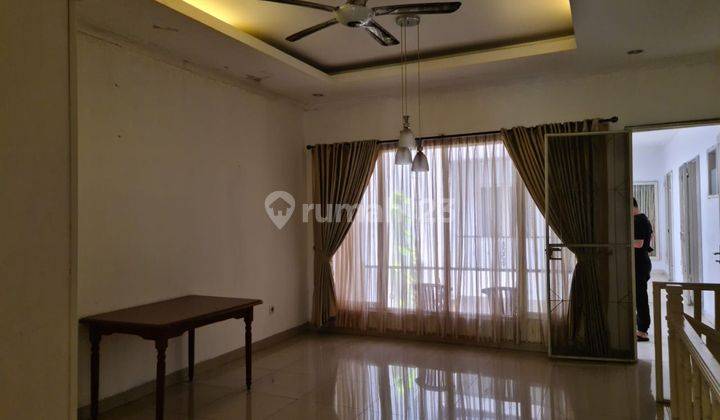 Rumah 2 Lantai Bagus Semi Furnished SHM Guntur Setiabudi Jakarta 6