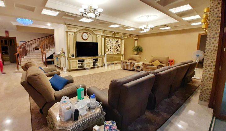 Rumah 3 Lantai Bagus Furnished SHM di Jalan Plaju, Jakarta Pusat 3