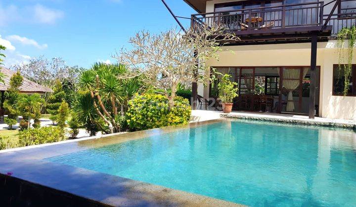 BEAUTIFUL TROPICAL VILLA WITH SPACIOUS GARDEN IN UNGASAN  2