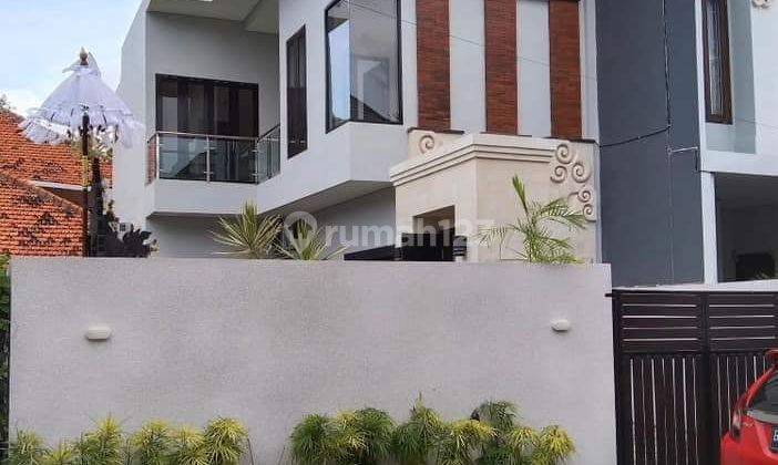 RUMAH LOKASI  PREMIUM DI RENON DENPASAR DESIGN BISA CUSTOM 1