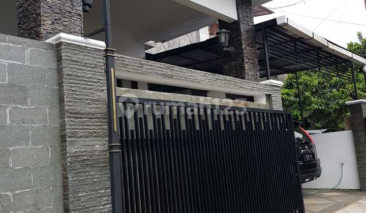 Rumah Mewah 2 Lantai di Dieng, Kota Malang