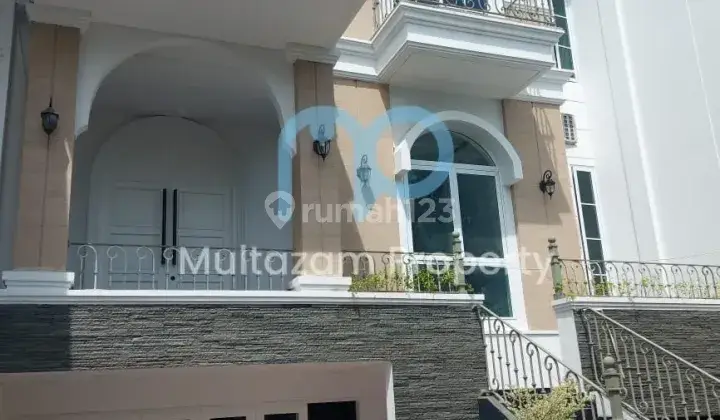 Rumah mewah di cilandak dalam komplek tenang 9