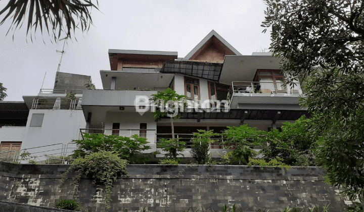 RUMAH TYPE VILLA DENGAN SWIMMING POOL DI TIDAR MALANG 2