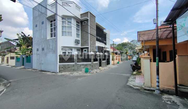 Rumah mewah full Furnished di Manahan Banjarsari 
