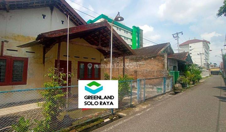 Rumah hitung tanah luas dan strategis di kerten solo cocok dibangun kost 1