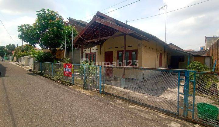 Rumah hitung tanah luas dan strategis di kerten solo cocok dibangun kost 2