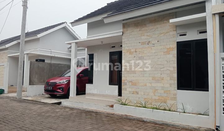 A new, pleasant, and comfortable house in a strategic location in Gentan.