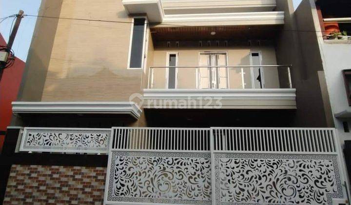 Rumah baru greess 2 lantai di baturan colomadu surakarta 1