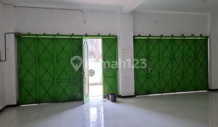 Commercial 2-Story House in Gajahan Pasarkliwon Solo