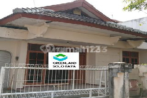 Nice clean house in Solo Baru