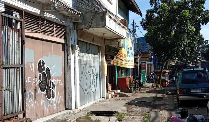 4-Story Shop House on Kiaracondong Main Road, Bandung 2