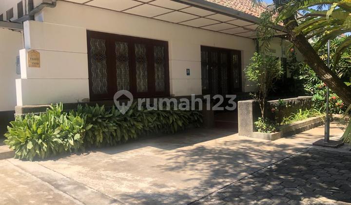 Rumah Unik,luas Dan Lokasi Sangat Strategis Rumah Unik,luas Dan Lokasi Sangat Strategis