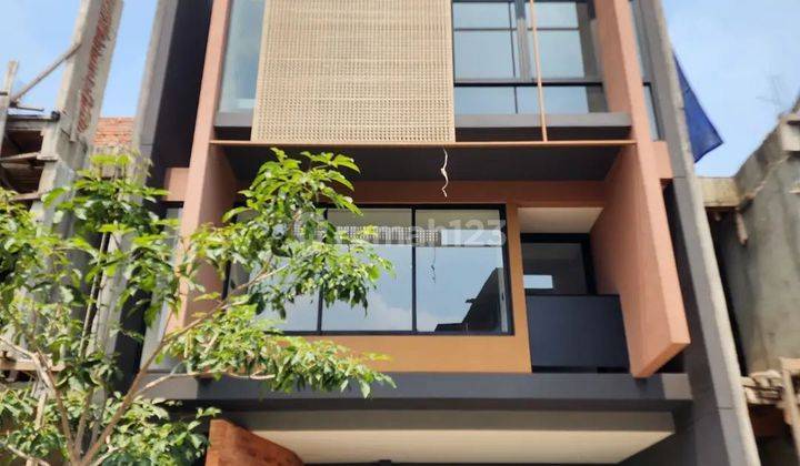 Rumah Mewah Baru Dalam Townhouse Ampera Jakarta Selatan  1