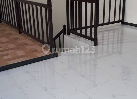 Rumah 2 Lantai Bagus HGB di Jemursari, Surabaya