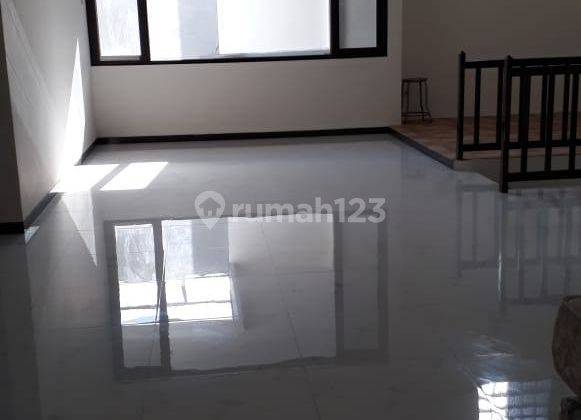 Rumah 2 Lantai Bagus HGB di Jemursari, Surabaya