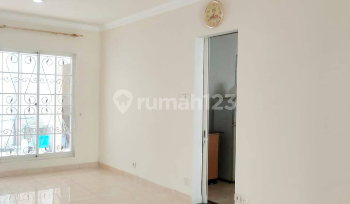 Rumah Bagus di Pakuwon City Furnished SHM - Sertifikat Hak Milik 4