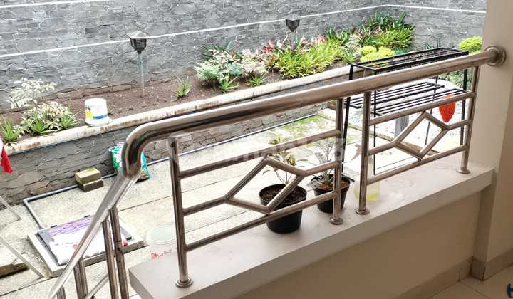 House in Istana Regency complex, Pasteur, close to Pasteur Toll Road. 2