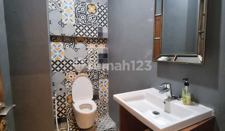 Beautiful Modern House Furnished With Best View Rooftop