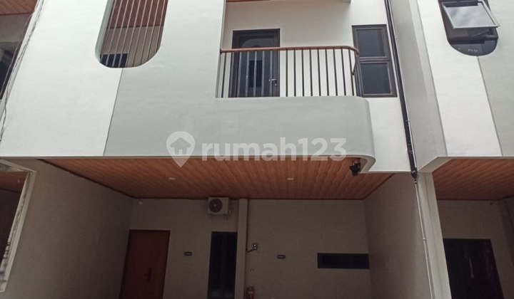 Rumah Dijual 3Lt. Utan Kayu, Matraman, Jakarta Timur Dekat Tol Rawamangun Rumah Dijual 3Lt. Utan Kayu, Matraman, Jakarta Timur Dekat Tol Rawamangun