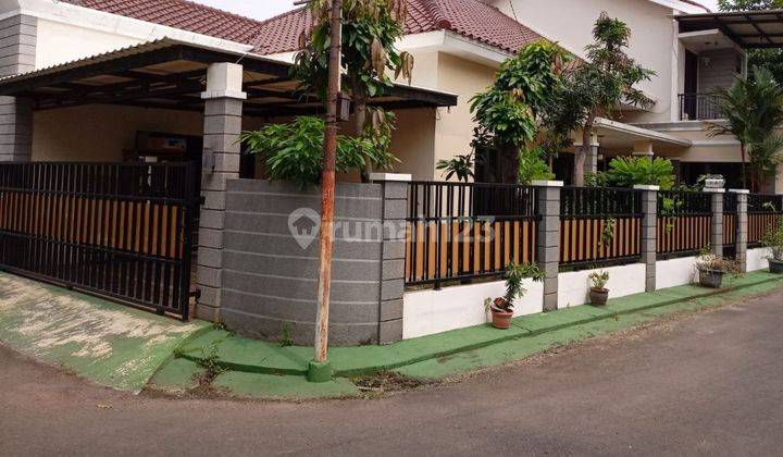 Rumah di Pondok Bambu, Jakarta, 2 Lantai Hook Semi Furnished SHM  1