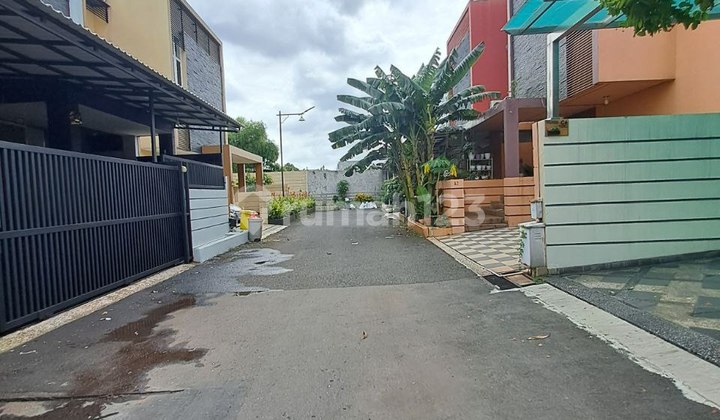 Rumah dijual Hook, 2 Lantai, Ada Swimming Pool, Komplek Billy Moon, Pondok Kelapa, Jakarta Timur 2