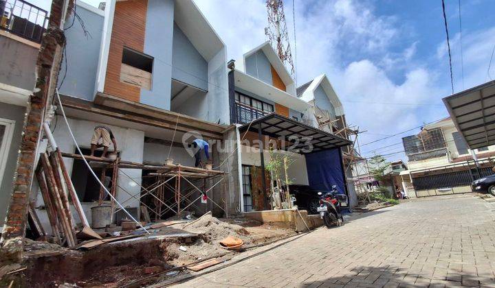 Rumah dijual Baru 2Lt, Jatiwaringin, Bekasi dekat ke Lubang Buaya 2