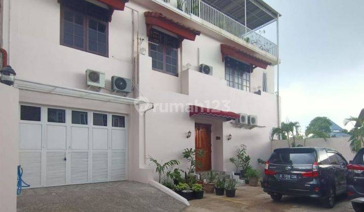 Rumah Dijual Ada Kolam Renang di Cipinang Jakarta Timur, 3 Lantai 1