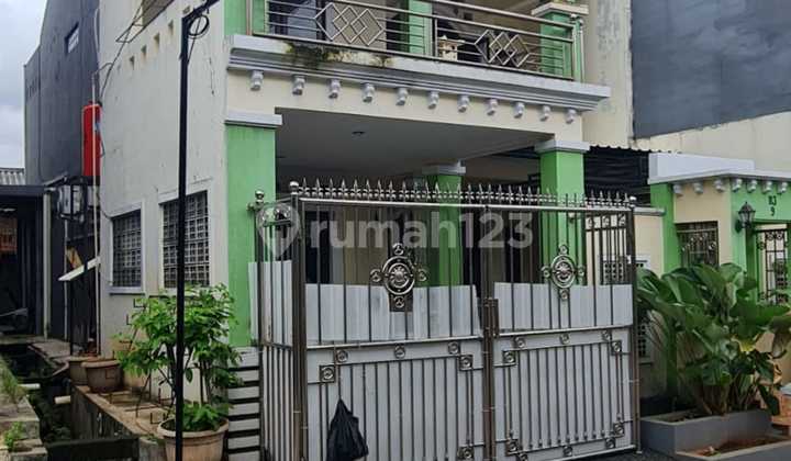 Rumah dijual Murah, 2 Lantai,  Taman Kota, 4 Menit Stasiun Bekasi 2