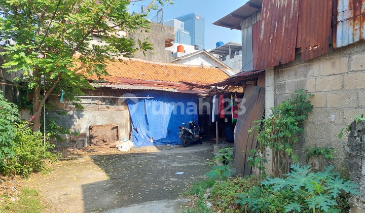 Tanah dengan Bangunan Lama Lokasi Strategis di Setiabudi Kuningan Jaksel (Cocok untuk Dibuat Kost atau Kontrakan) 2