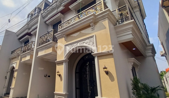 House with American Classic design near Ragunan