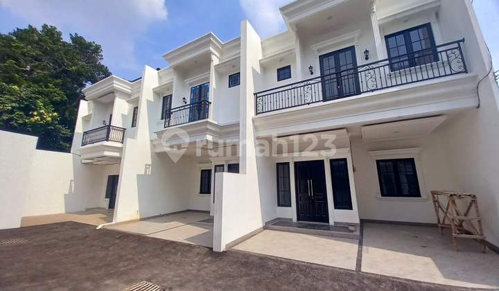 Affordable house, ready to occupy, strategic location & close to Al-Azhar Jagakarsa School.