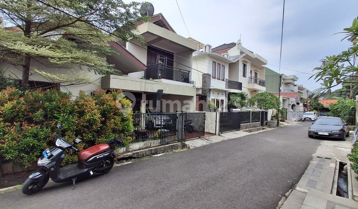 Ready-to-Live House in a Secure and Comfortable Green Complex in Pasar Minggu 2