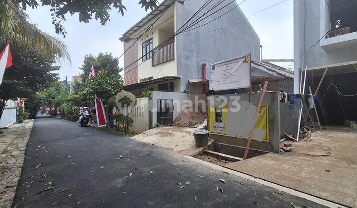 Rumah 3 Lantai Segera Siap Huni Dalam Kompleks Elite Dekat Pasar Minggu TB Simatupang