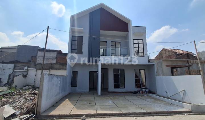 Dekat Pancoran Gatsu Rumah Dengan Full Security Jalan 2 Mobil Tidak Banjir