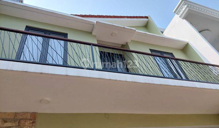Rumah Dua Lantai Dalam Cluster Depok Jawa Barat 1