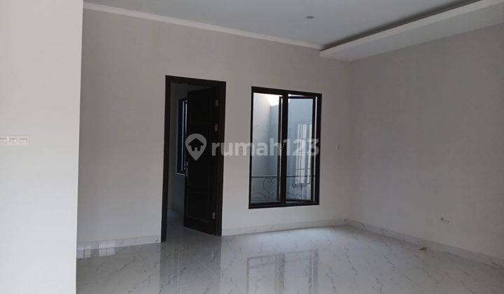 Rumah Dua Lantai Dalam Cluster Depok Jawa Barat 2