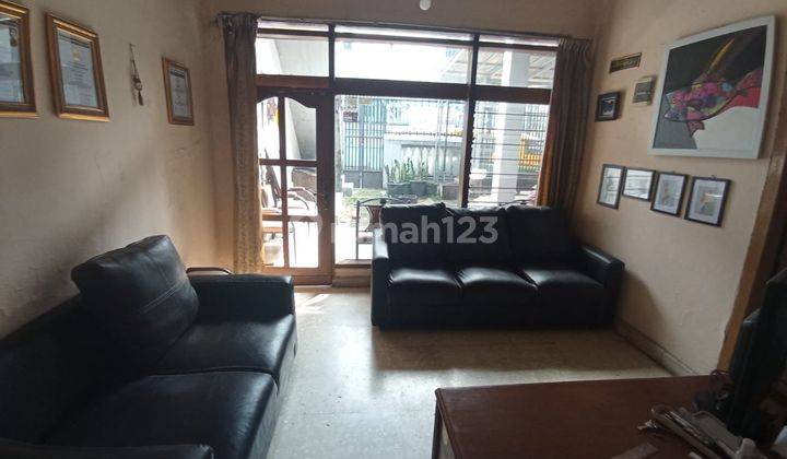 Dijual rumah  di Cimahi Tengah 
Lokasi strategis  dekat alun² Cimahi
- 10 Menit ke Rumah sakit Cibabat
-Dekat dengan Cimahi Mall dan Pasar 2 Lantai 2