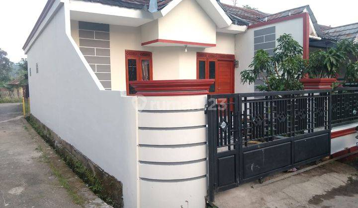 di Di jual Rumah bagus dan sederhana daerah Bandung Timur
 Perumahan Bumi Sangkuriang Tanjungsari 

dekat  Akses Tol Cisumdawu
  GT : Pamulihan 
  GT Jatinangor
+/- 15 menit dari pasar tanjung sari di Di jual Rumah daerah Bandung Timur
 Perumahan Bumi San 2