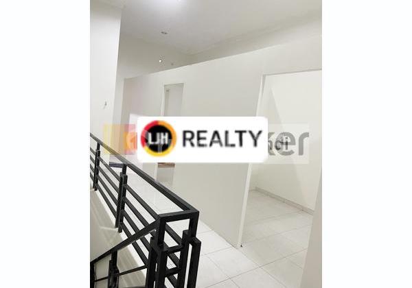 For Sale / Lease Shop House in Abdulrahman Saleh. Rental price Rp. 80 million/year. 2