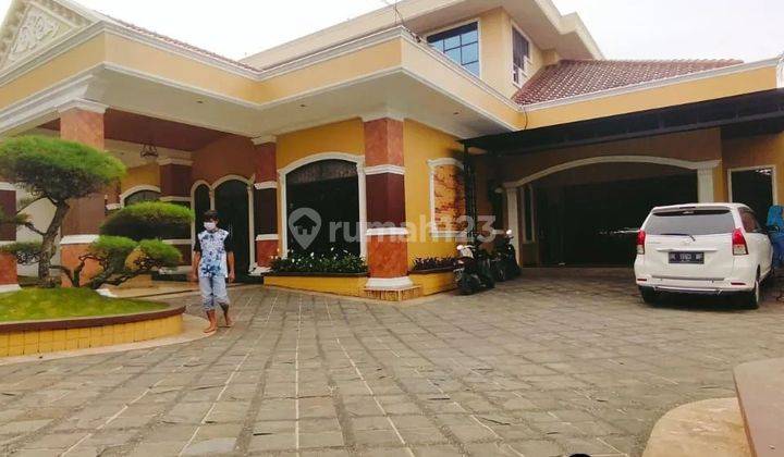 Rumah mewah luas dan terawat di jual beserta perabot lux di Medan Johor 1