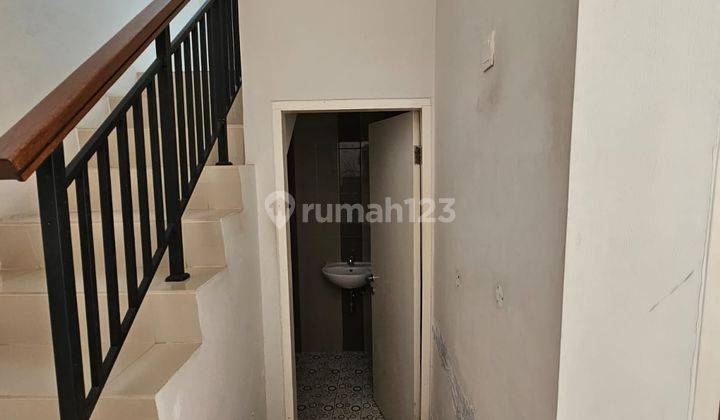 Dijual Cepat Rumah Hoek 2 Lantai 2