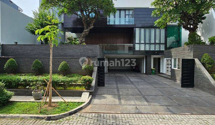 Dijual Cepat Rumah Mewah Dua Muka Design Modern di Simprug Golf, Lokasi Sangat Strategis  1