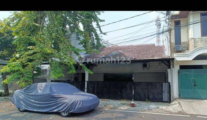 Disewakan Rumah Pejompongan Jakarta Pusat , Lokasi Sangat Strategis Bisa Untuk Kantor  1