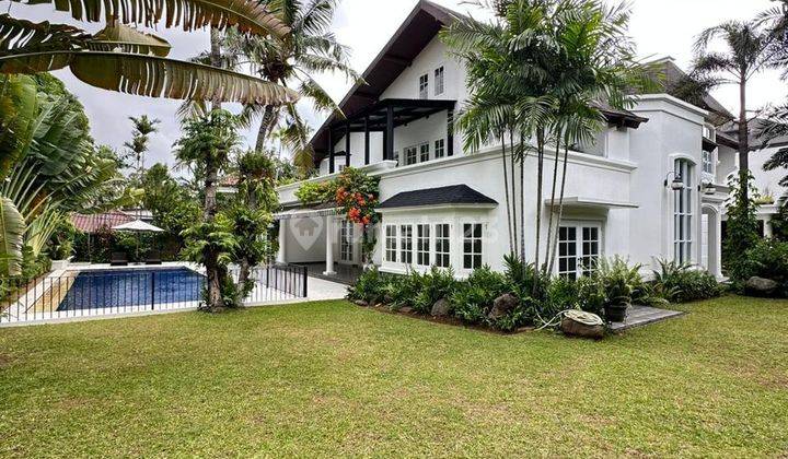 Dijual Cepat Rumah Cantik American Classic House Kemang, Halaman Luas  1