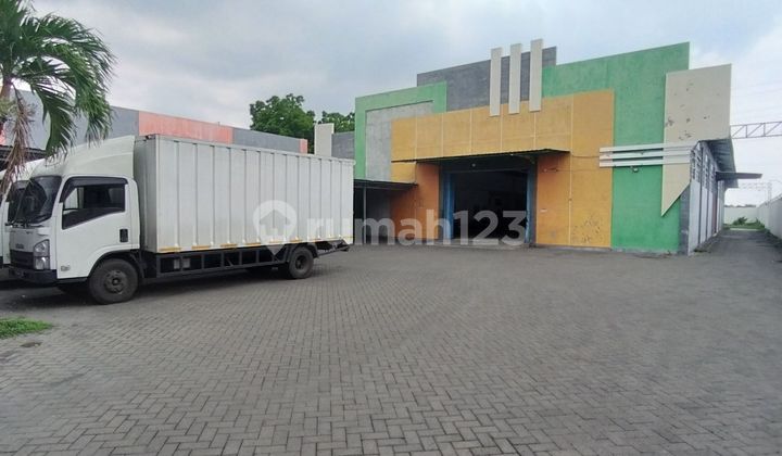 Lease a 3000 M2 Shop Warehouse in Probolinggo City