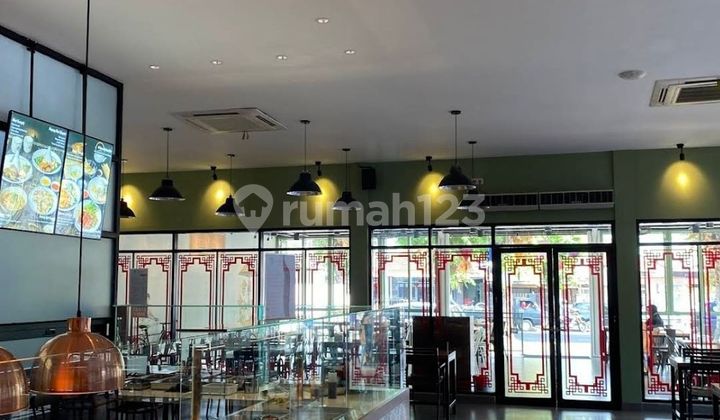 Rent House Ex-Restaurant on Ra Kartini Street, Central City Police Station, Jember