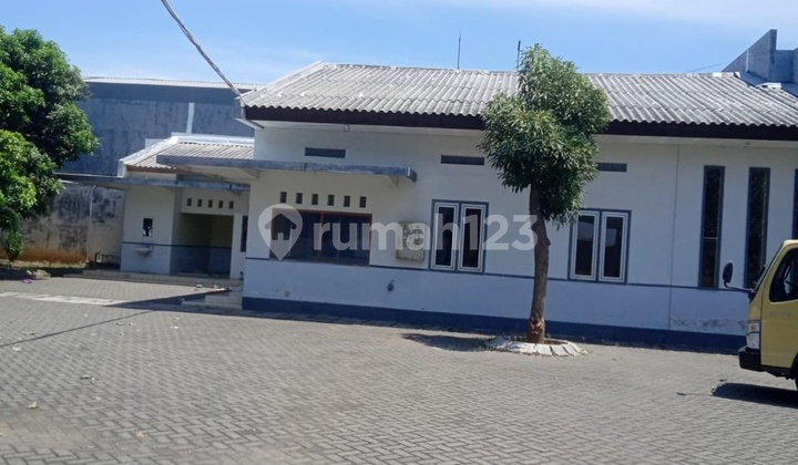 Modern Warehouse for Rent 850 M2 Office Spacious Parking Probolinggo City