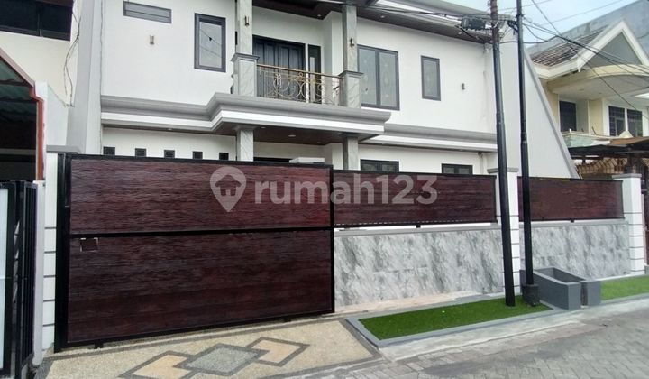 New Classic Minimalist Fresh Manyar Kertoadi East Sby for Sale