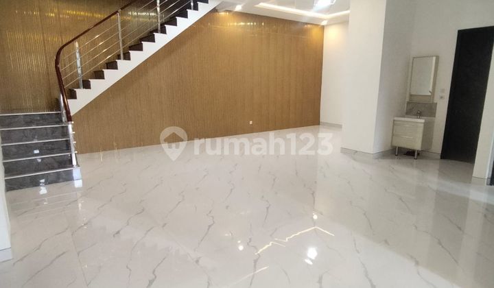 New Classic Minimalist Fresh Manyar Kertoadi East Sby for Sale 2