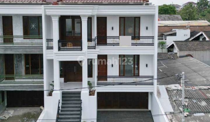Rumah di Petukangan 3 lantai Baru SHM private pool 1